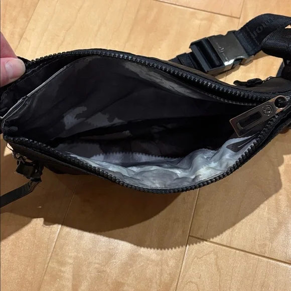 Vintage Black Lululemon Surge Belt Bag - Picture 7 of 15